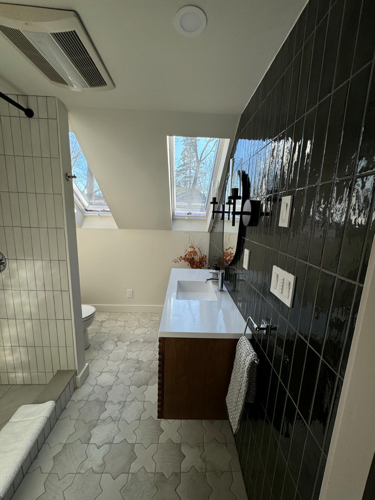 Charming 1 Bedroom Apartment - Close to Vassar w/in unit laundry & off street parking - Photo 4