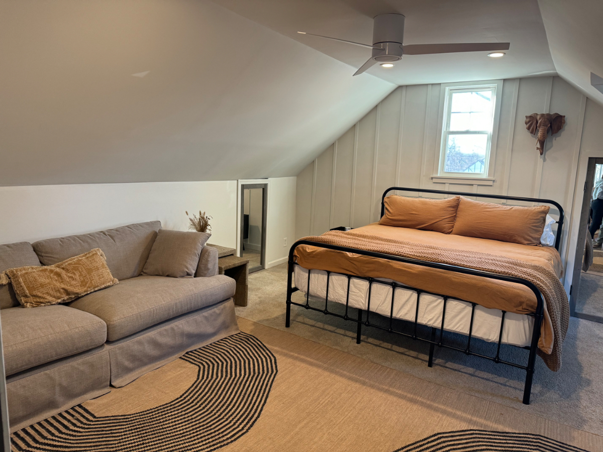 Charming 1 Bedroom Apartment - Close to Vassar w/in unit laundry & off street parking - Photo 11
