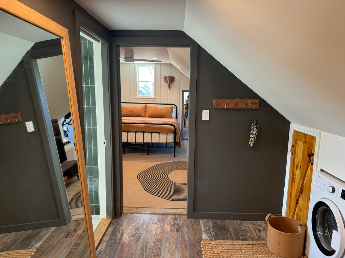 Charming 1 Bedroom Apartment - Close to Vassar w/in unit laundry & off street parking - Photo 2