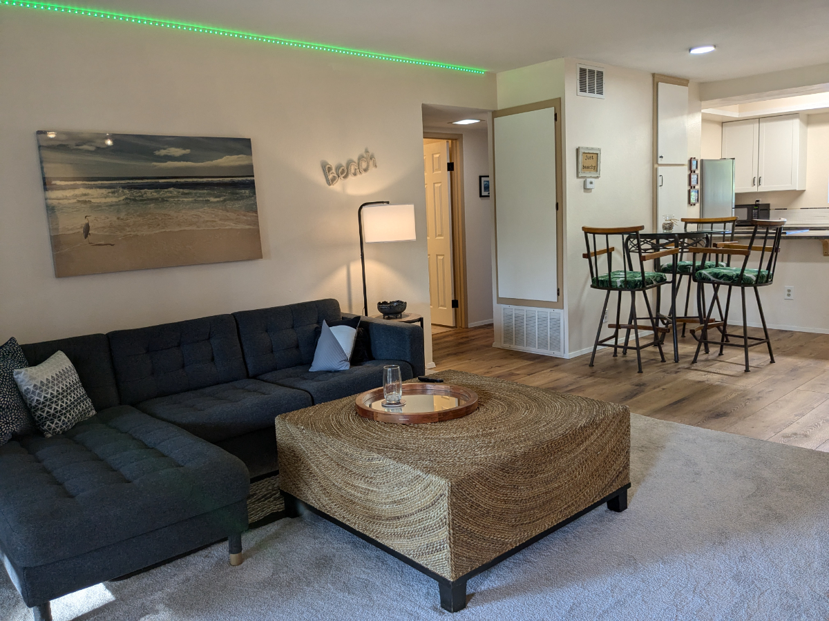FUN Beautiful 2 bedroom 2 Bath condo It's perfect for Traveling Nurses & Professionals small Families, Couples, or Friends looking for... - Photo 3