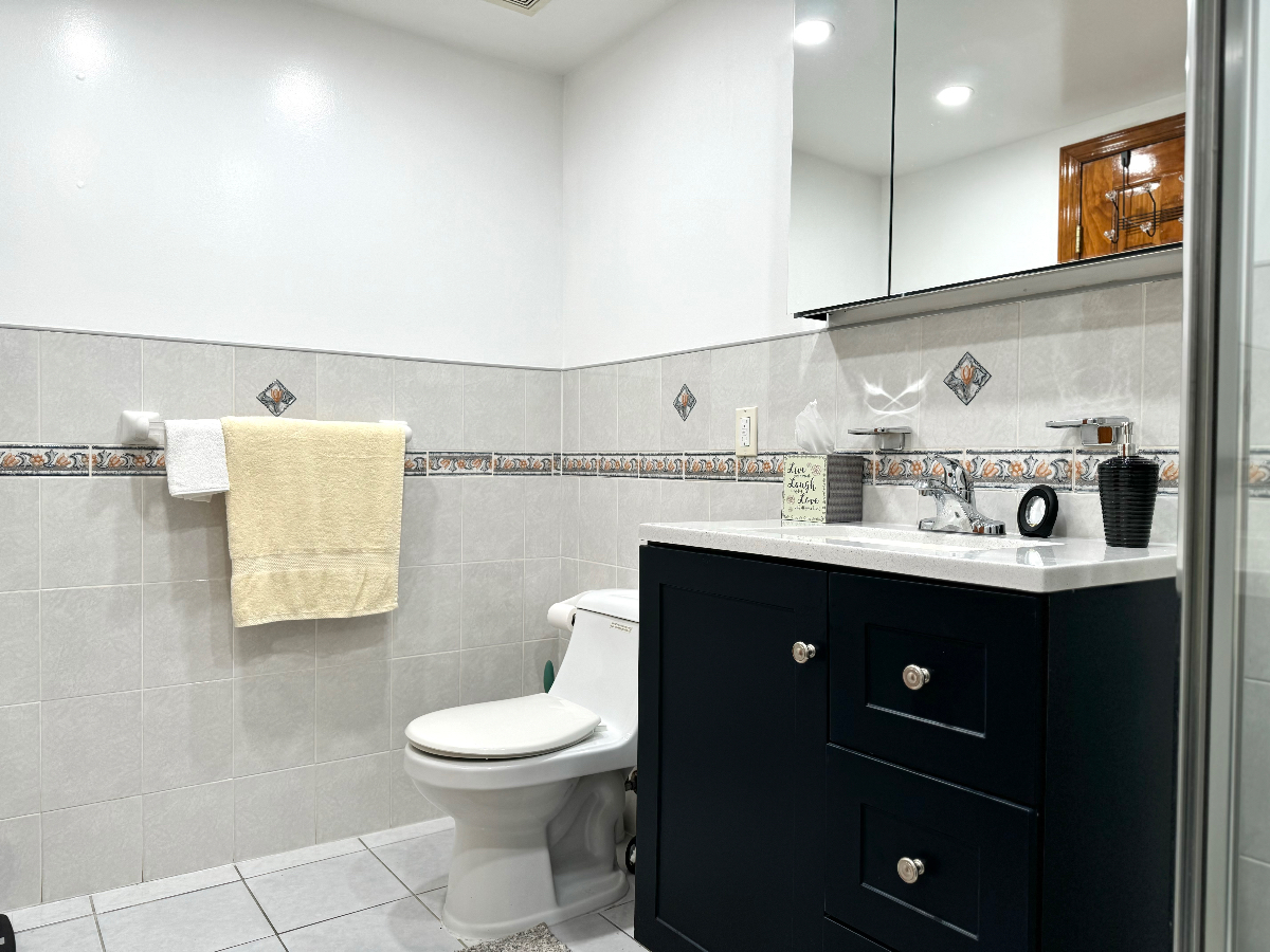 Large 1 Bedroom Apartment in Brooklyn - Photo 6