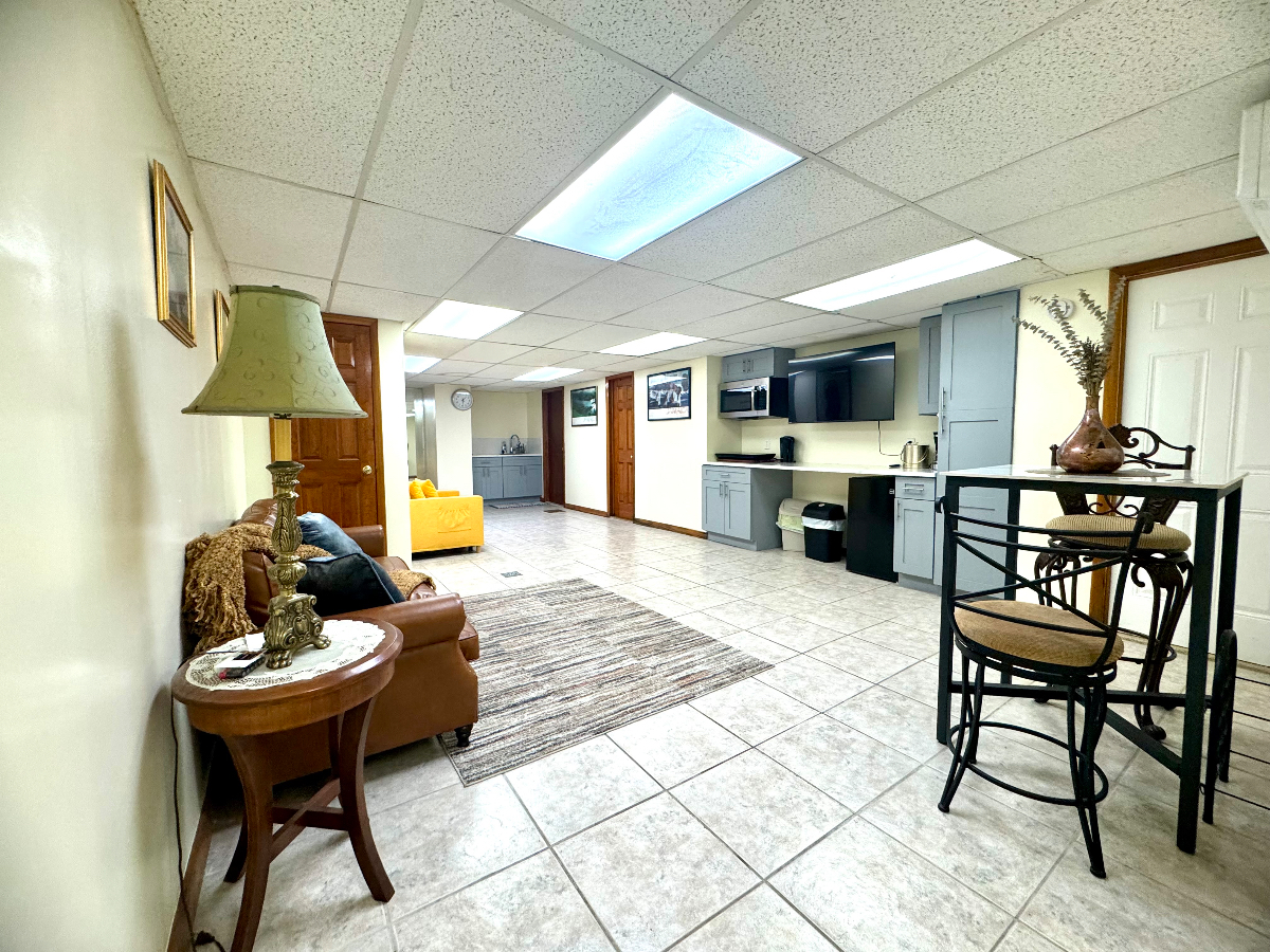 Large 1 Bedroom Apartment in Brooklyn - Photo 7