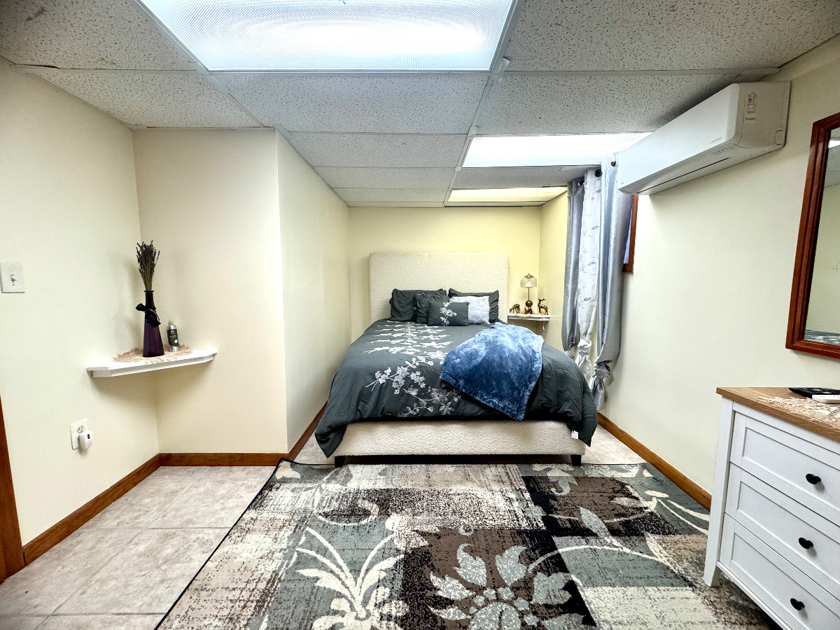 Large 1 Bedroom Apartment in Brooklyn - Photo 8