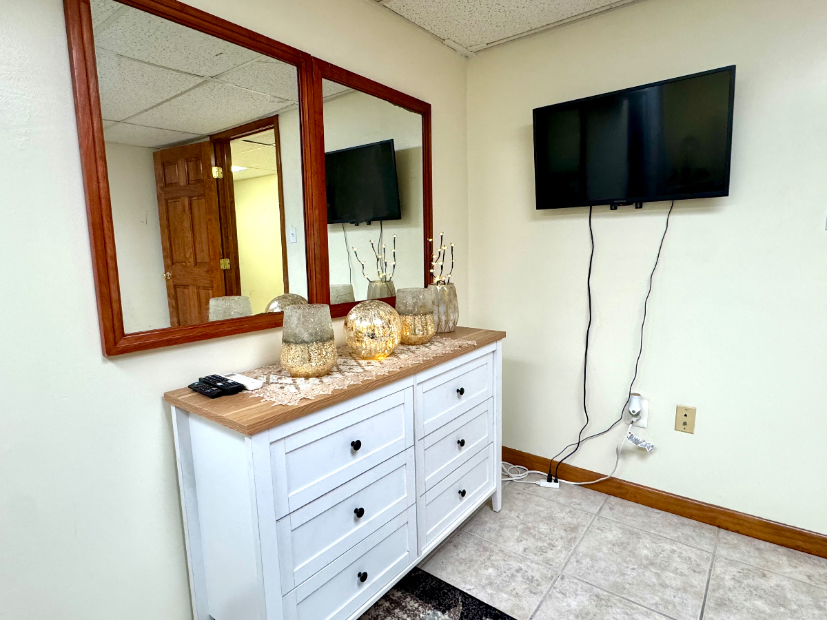 Large 1 Bedroom Apartment in Brooklyn - Photo 10