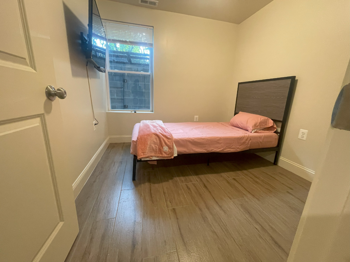 Rooms in 5 Bedroom - Photo 4