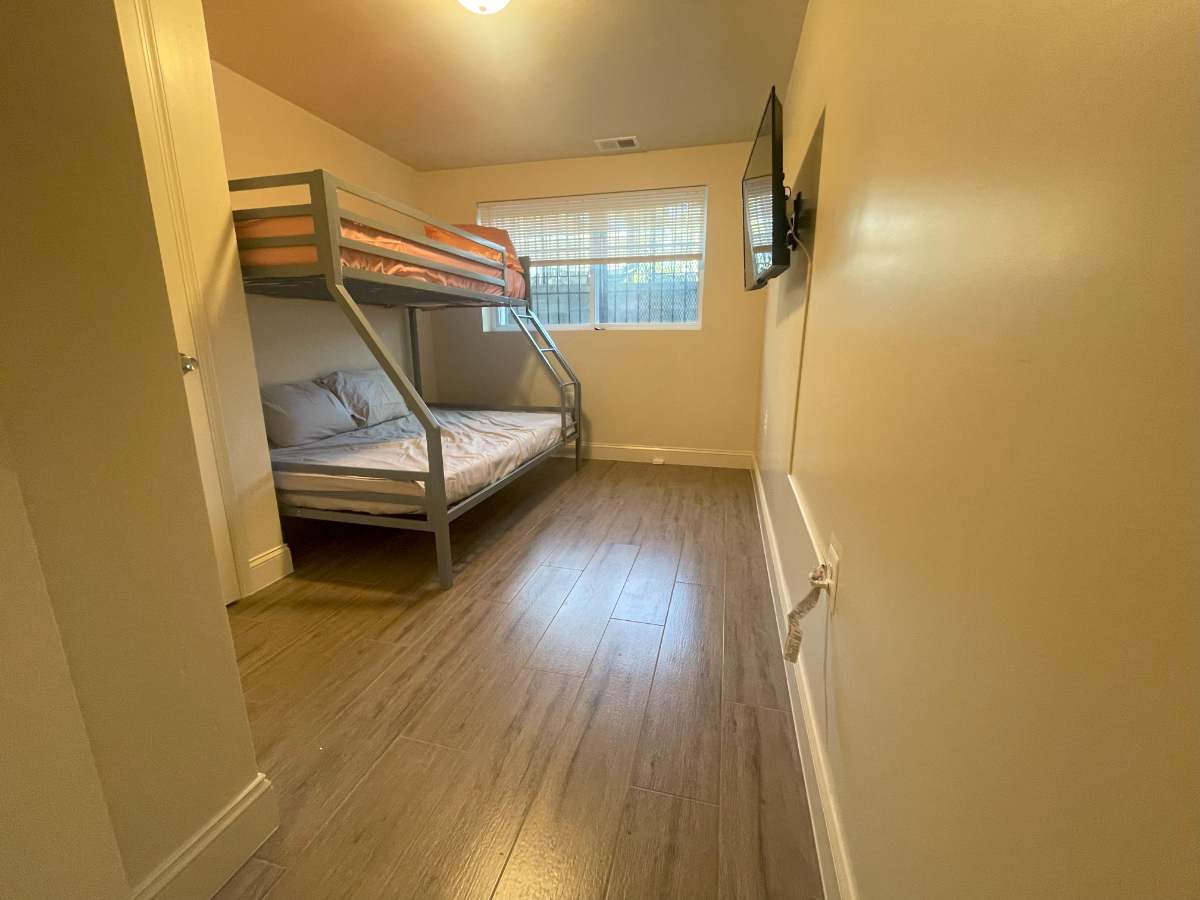 Rooms in 5 Bedroom - Photo 6