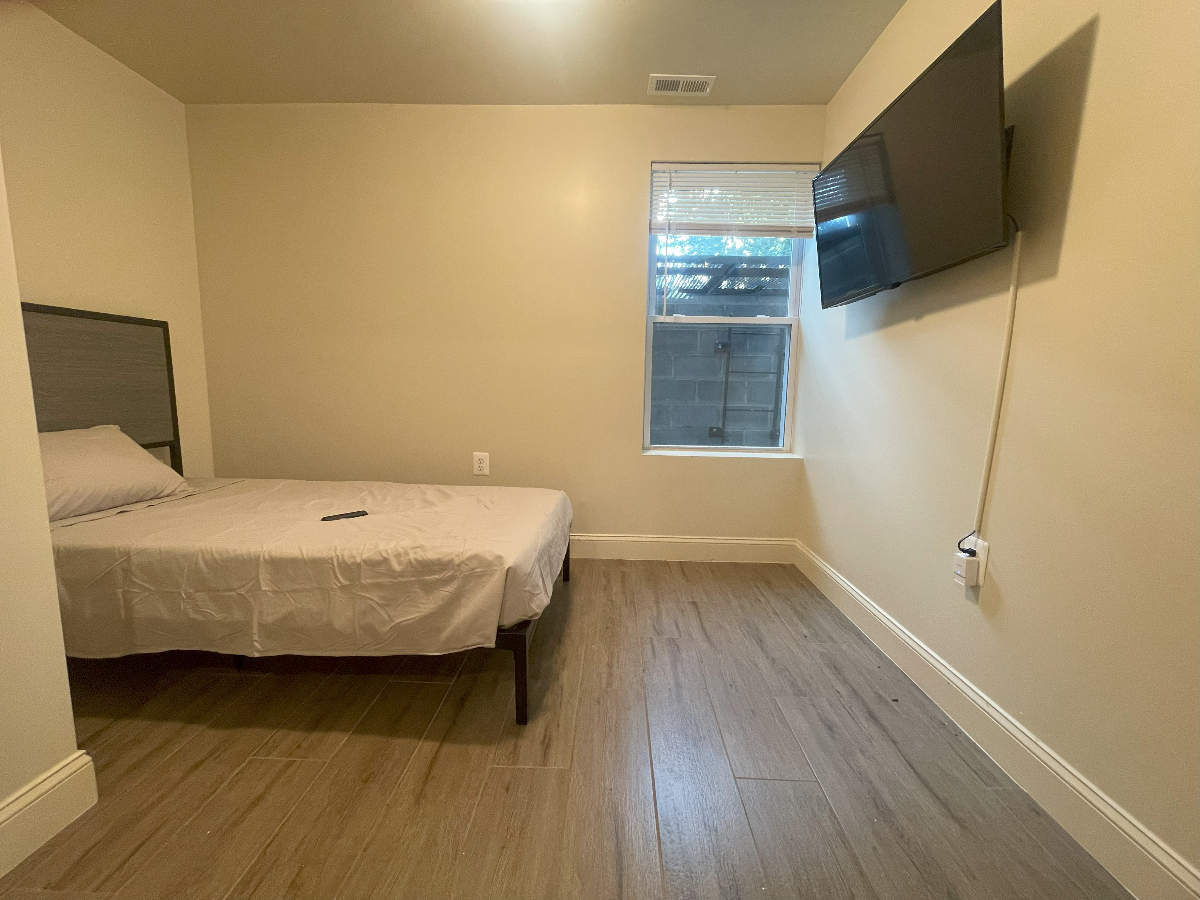 Rooms in 5 Bedroom - Photo 9