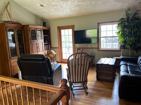 Discover Comfortable Living with a Touch of Luxury - Your Dream Room Awaits - Photo 9