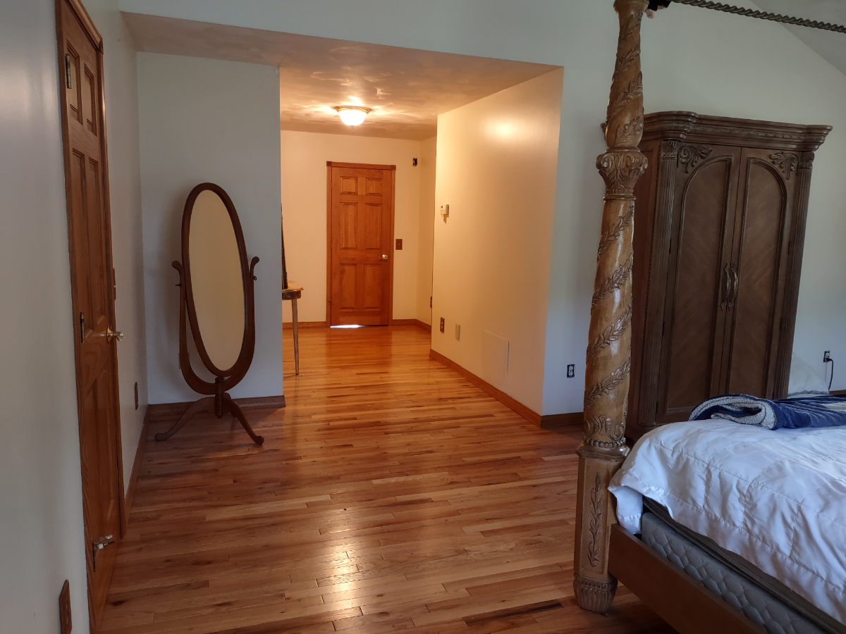 Discover Comfortable Living with a Touch of Luxury - Your Dream Room Awaits - Photo 3