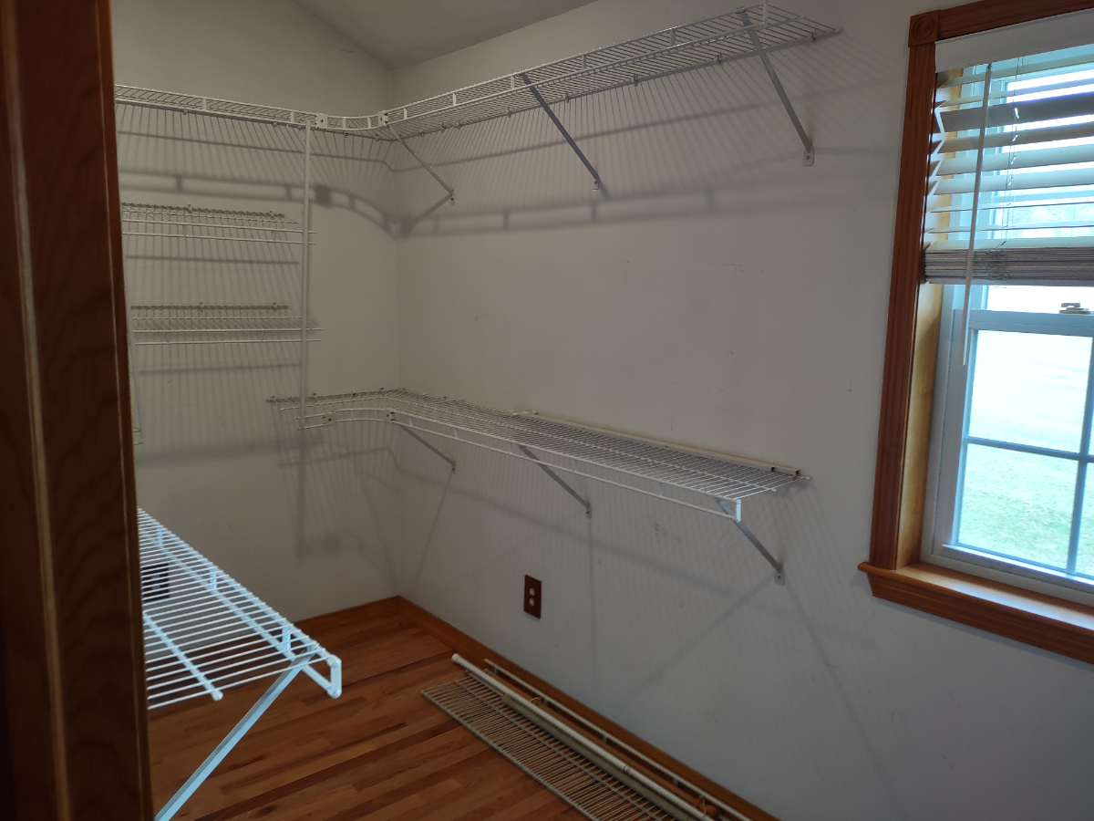 Discover Comfortable Living with a Touch of Luxury - Your Dream Room Awaits - Photo 6