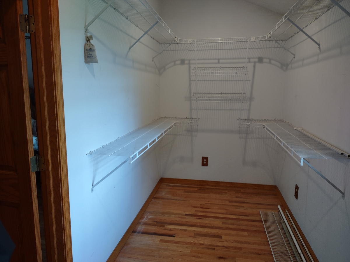 Discover Comfortable Living with a Touch of Luxury - Your Dream Room Awaits - Photo 7
