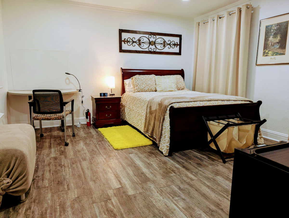 Discover Dallas Living Spacious Single-Story Home Offering a Hotel Feel, Secure 4-Room Rentals with Keyless Entry, and Modern Amenities. Your home away from home. Room 2