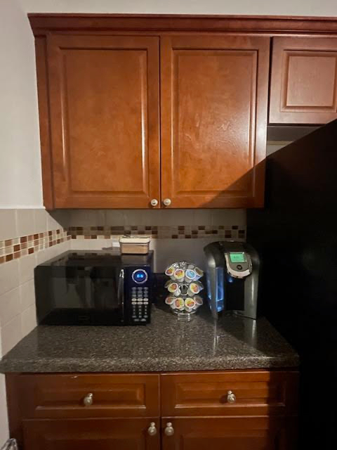Woodlawn's Home Away From Home 3 Bedroom Apt in Multi Family House - Photo 11
