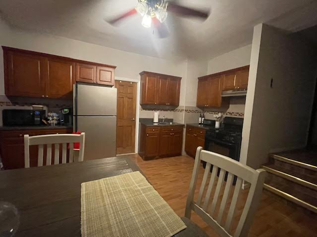 Woodlawn's Home Away From Home 3 Bedroom Apt in Multi Family House - Photo 12