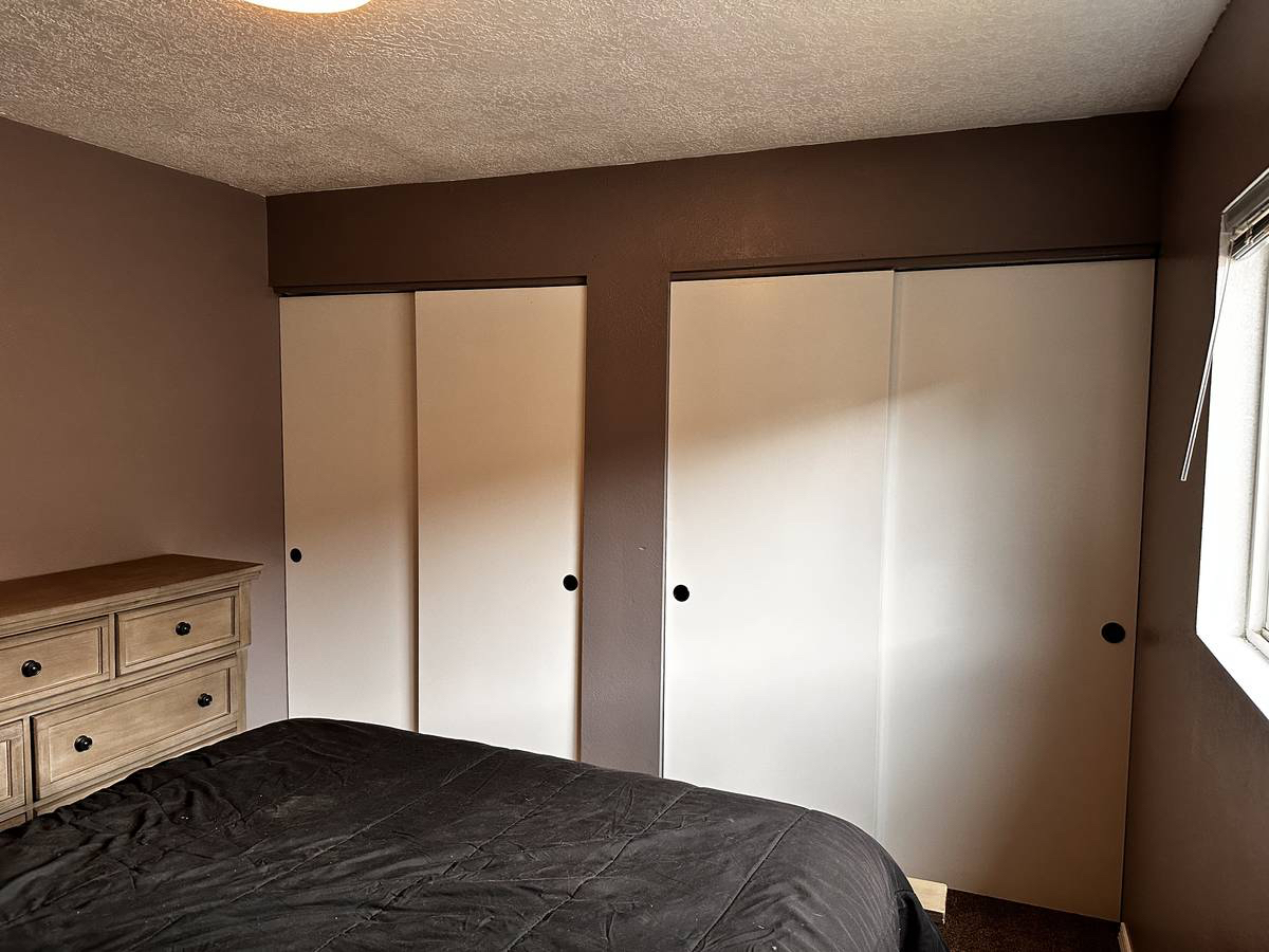 Furnished bedroom with lots of storage - Photo 2