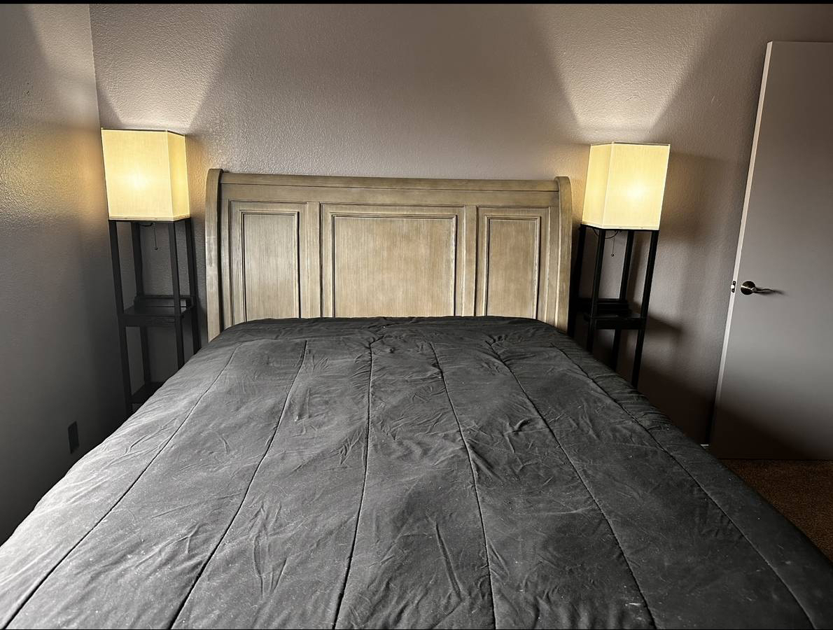 Furnished bedroom with lots of storage - Photo 4