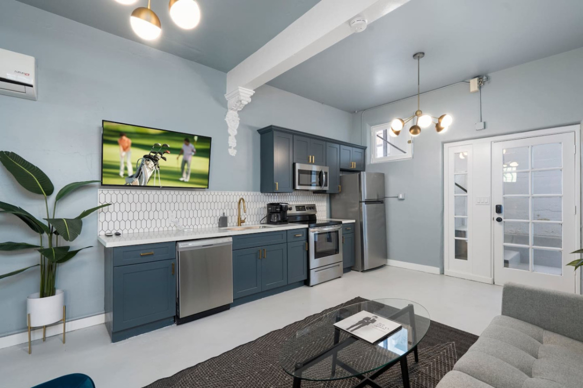 Luxe Modern Apartment (819205)