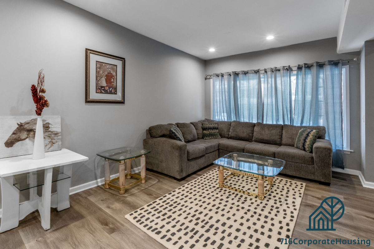 4 Bed 2 Bath - Photo 4
