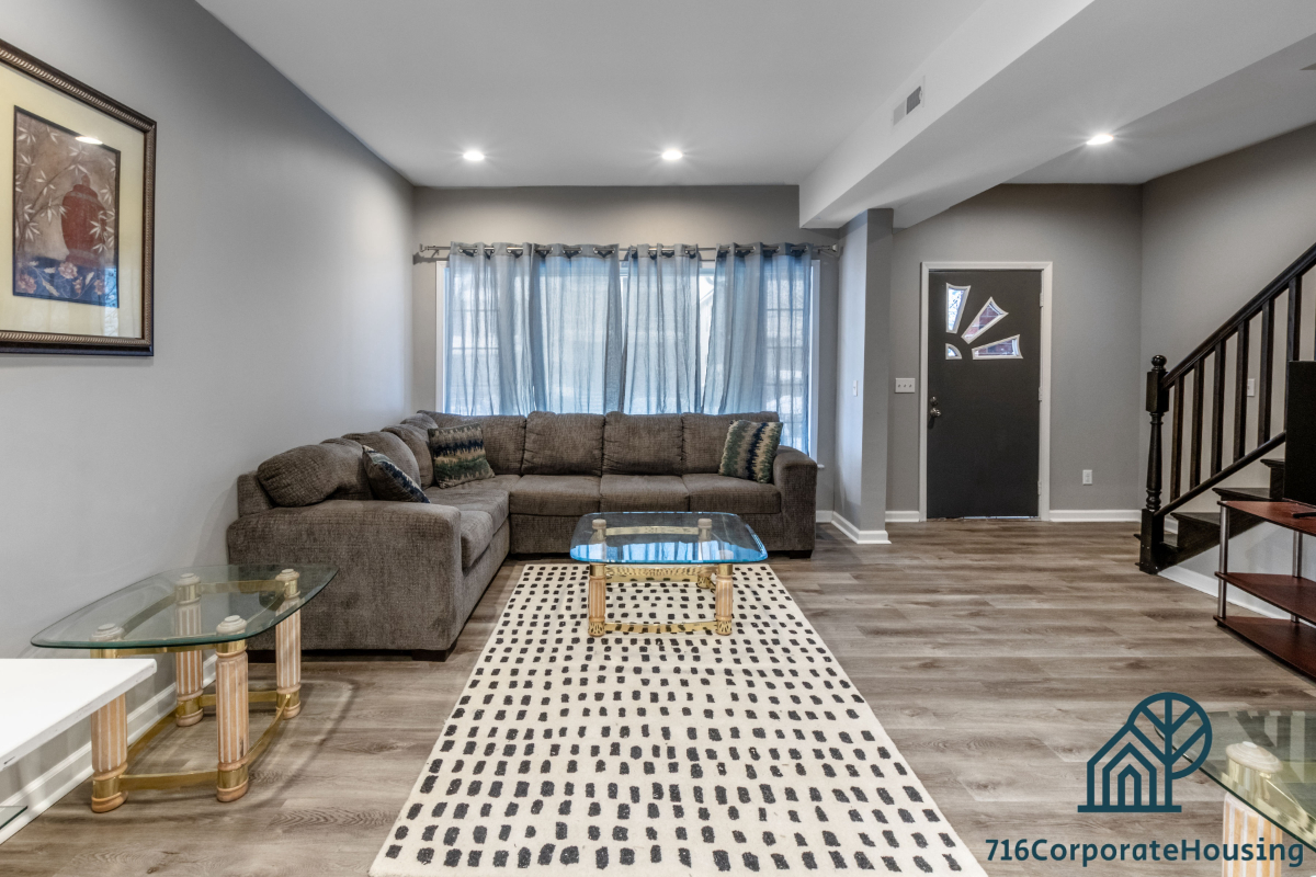 4 Bed 2 Bath - Photo 3