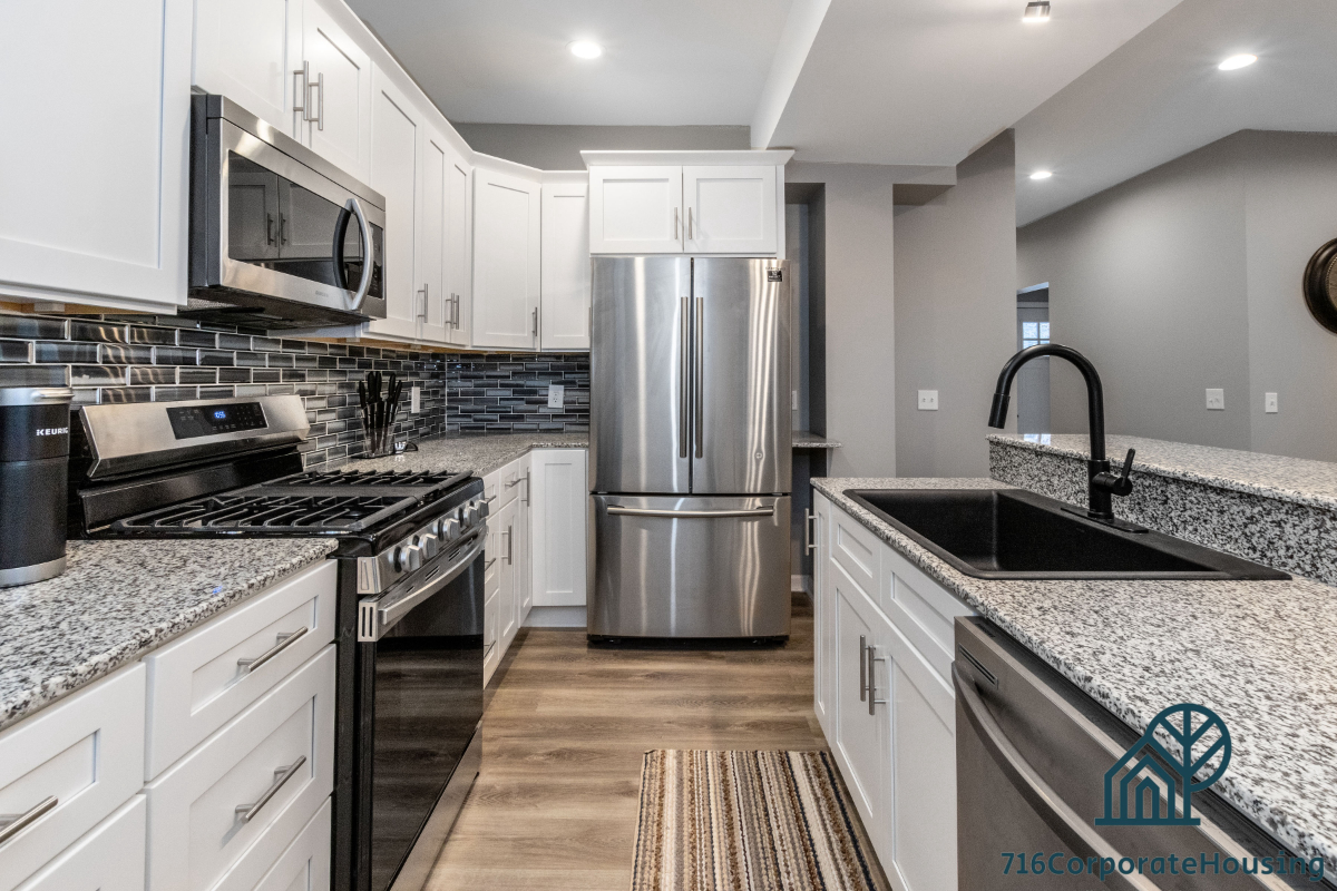 4 Bed 2 Bath - Photo 2