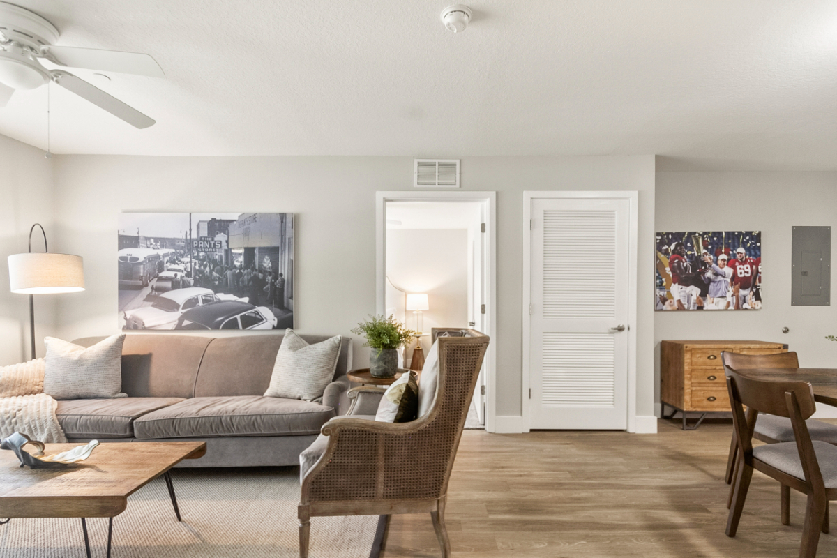 Highend 2 Bedroom Condo w/ Pool and Gym