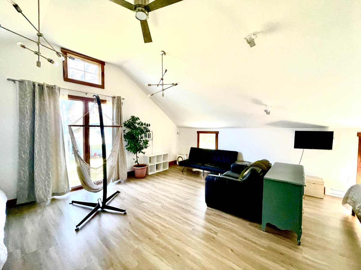 Near Cayuga Med, Private 3BR Retreat - Photo 6