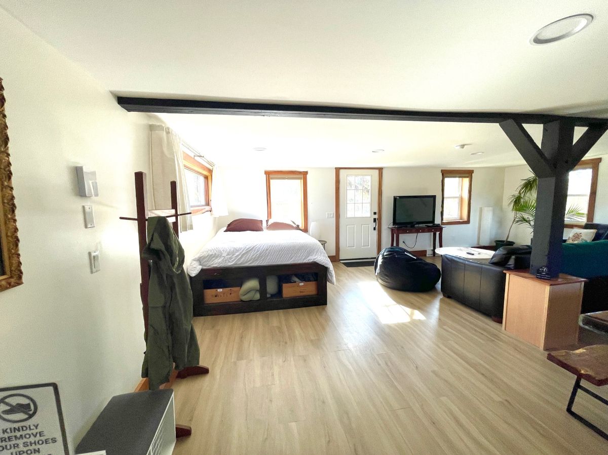 Near Cayuga Med, Private 3BR Retreat - Photo 8