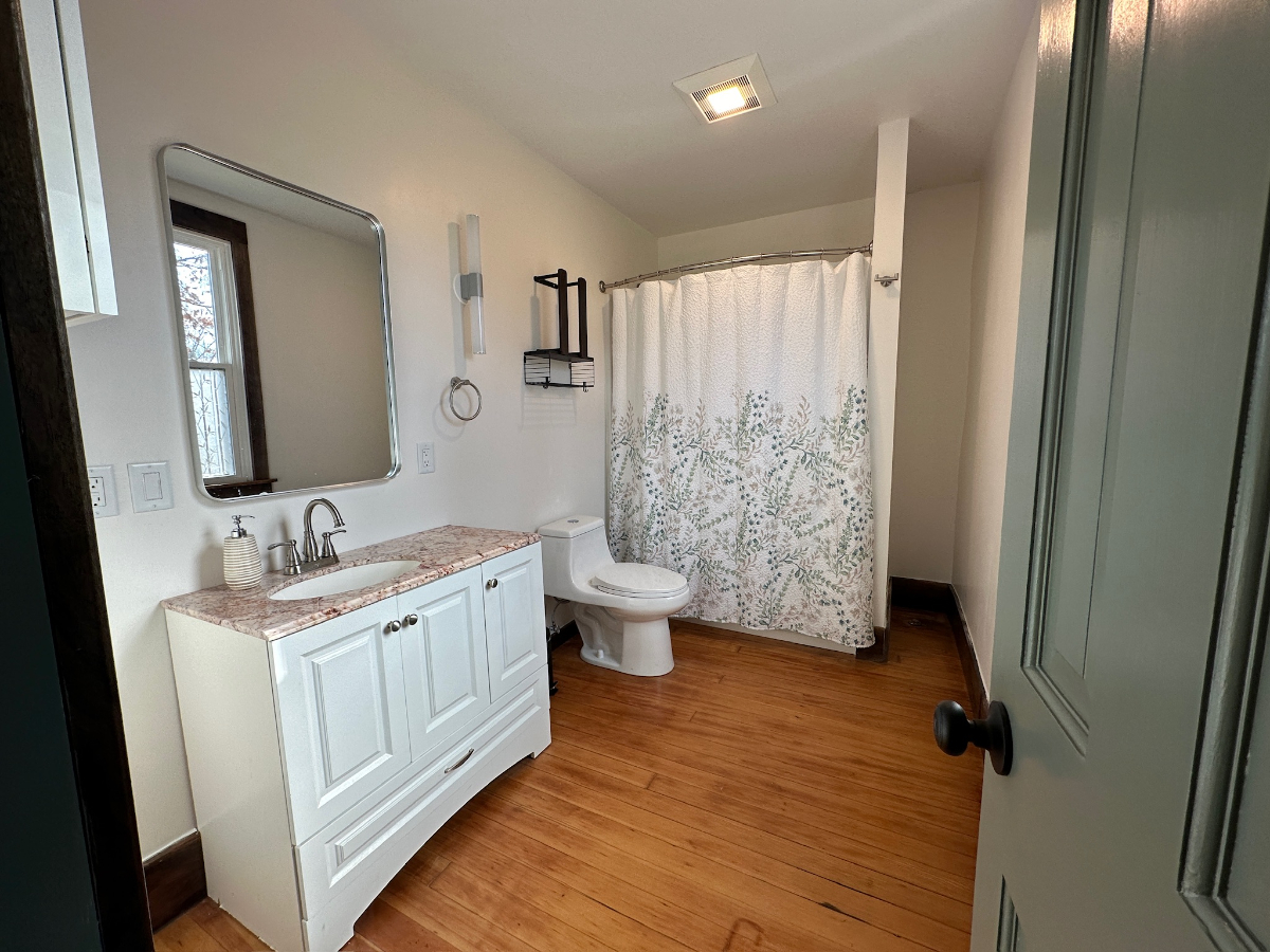 Near Cayuga Med, Private 3BR Retreat - Photo 3