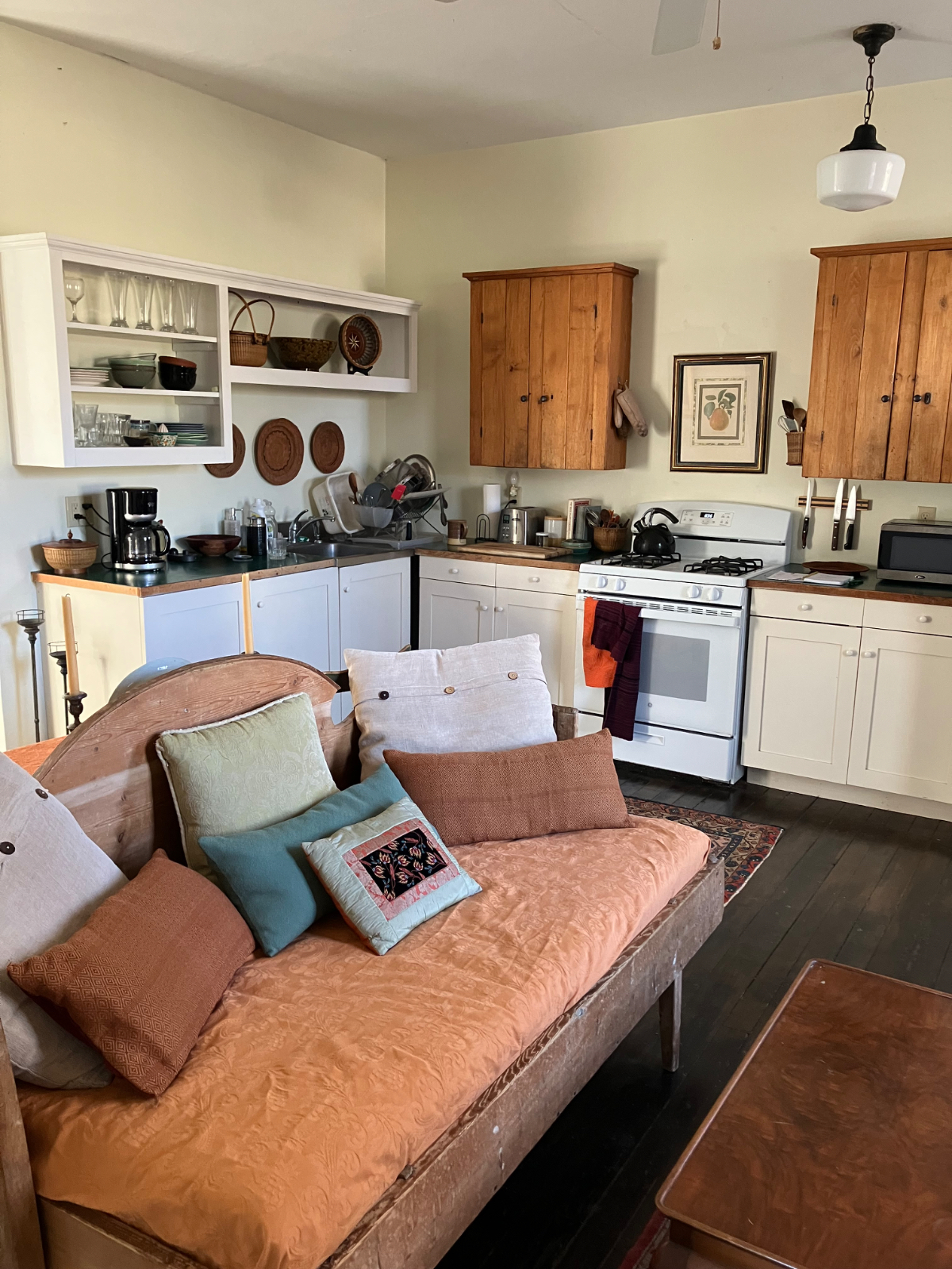 Serenity Meets Style - Luxe 1-Bedroom with High Ceilings, Hardwood Floors, and Idyllic Outdoor Lawn  - Photo 3