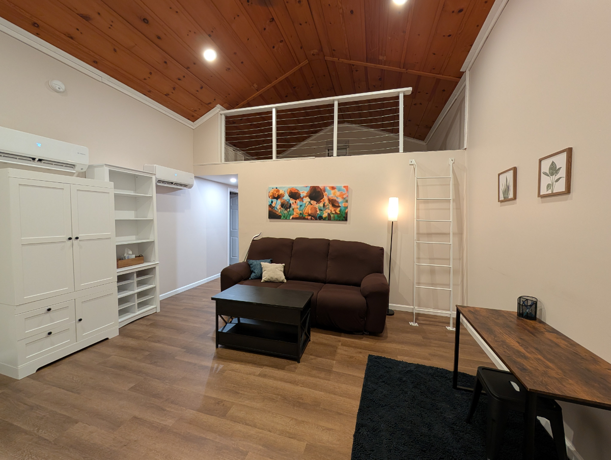 Spacious Unit in duplex 1Bdrm plus loft - Photo 2
