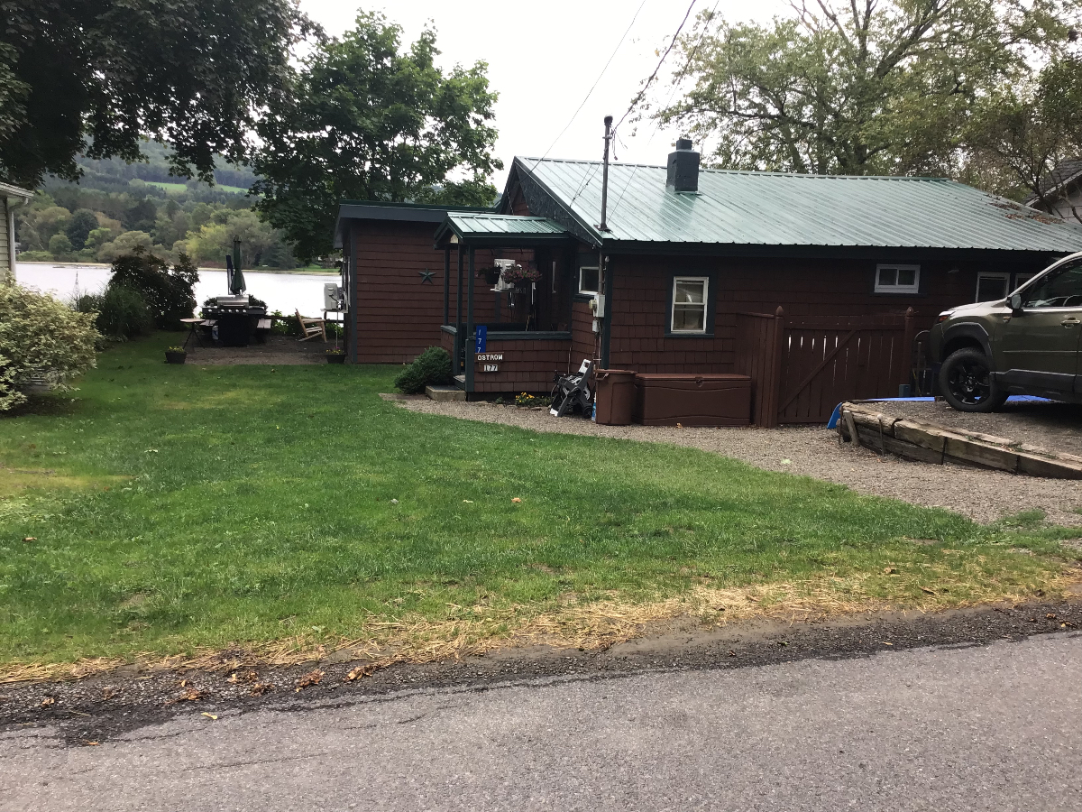 Lakefront Cottage near hospitals - Photo 5