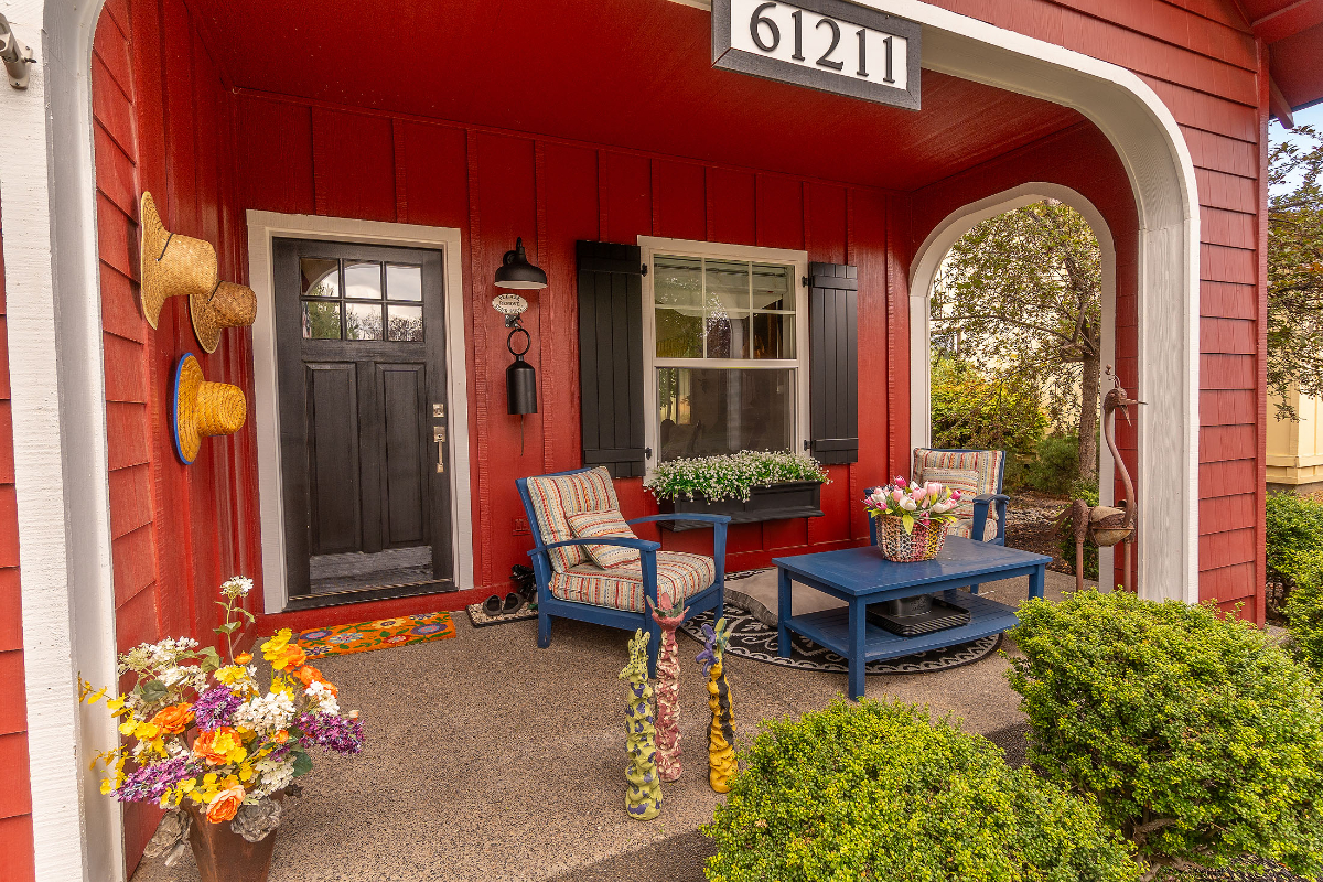 Bend's Crown Jewel Inviting 2 Bedroom Home with Luxurious Comforts, Art-Filled Spaces & Private Outdoor Oasis - Includes Bi-Weekly... - Photo 2