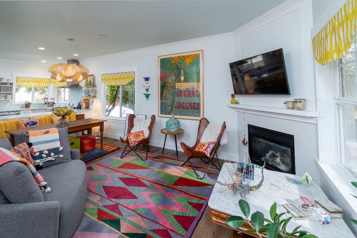 Bend's Crown Jewel Inviting 2 Bedroom Home with Luxurious Comforts, Art-Filled Spaces & Private Outdoor Oasis - Includes Bi-Weekly... - Photo 3