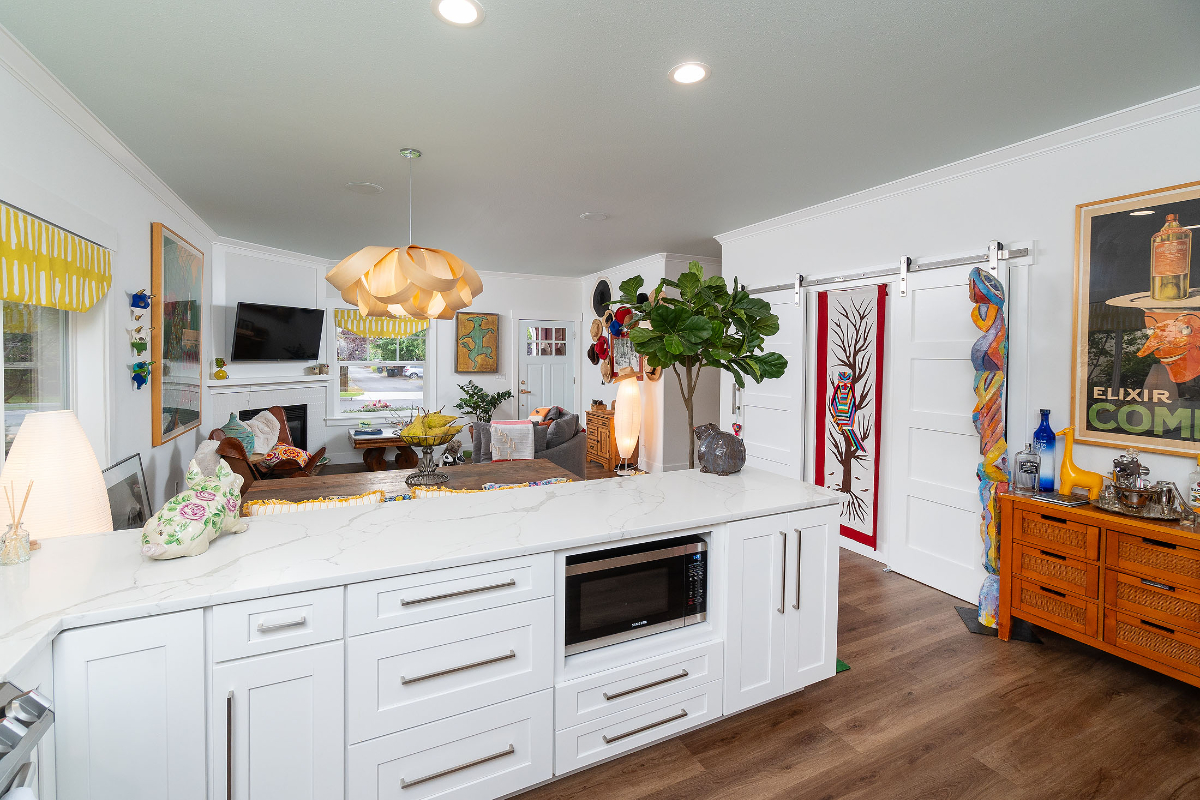 Bend's Crown Jewel Inviting 2 Bedroom Home with Luxurious Comforts, Art-Filled Spaces & Private Outdoor Oasis - Includes Bi-Weekly... - Photo 6
