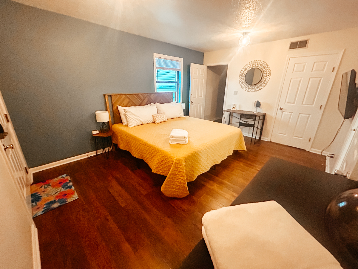 Charming 2 Bedroom Louisville Home - Photo 4