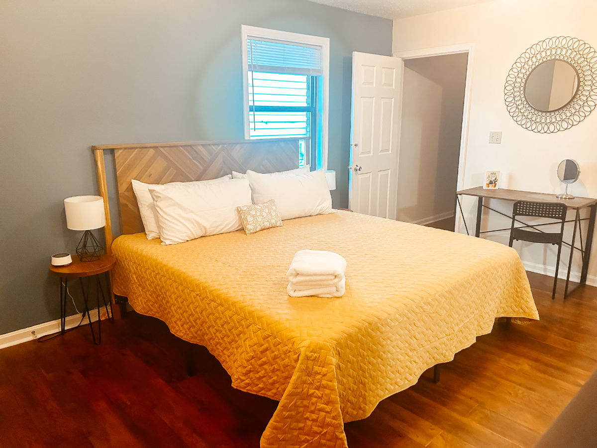 Charming 2 Bedroom Louisville Home - Photo 5