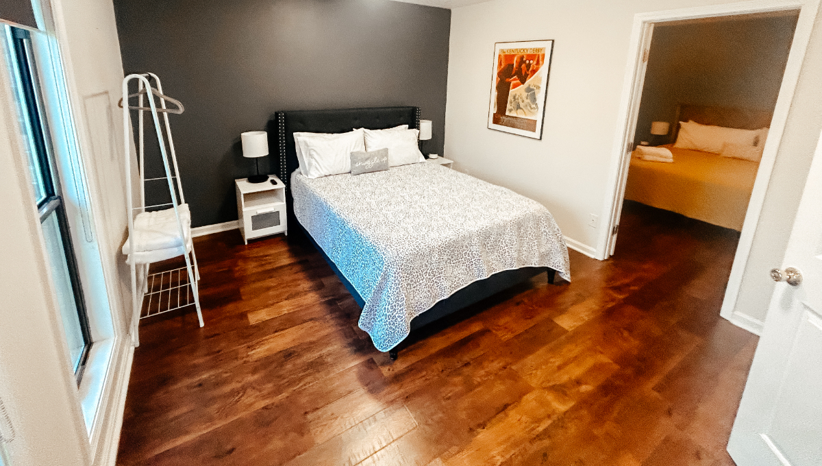 Charming 2 Bedroom Louisville Home - Photo 7