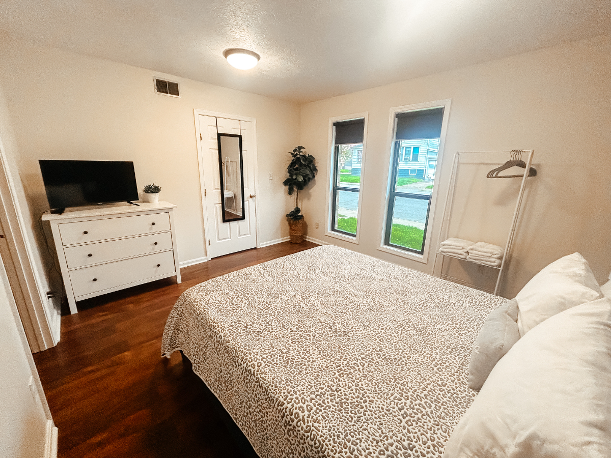 Charming 2 Bedroom Louisville Home - Photo 8