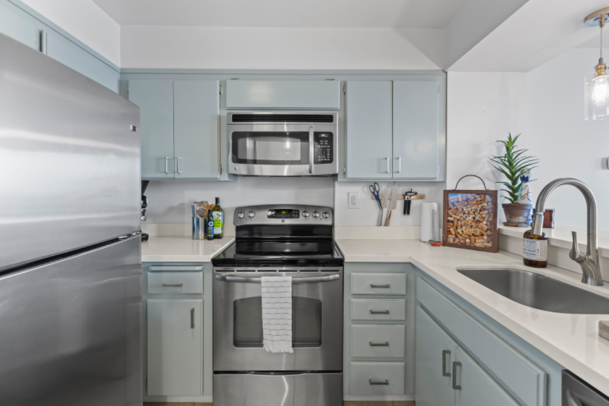 Home in the Heart of Nob Hill - Photo 3