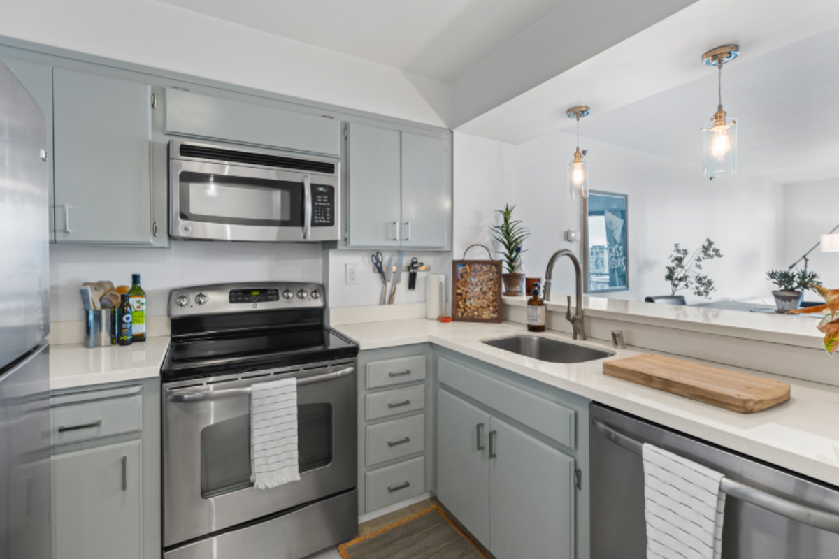 Home in the Heart of Nob Hill - Photo 4