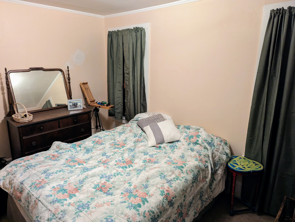 3BR, 1.5 bath apartment with parking, laundry/dryer in beautiful federal home in downtown Brattlebor - Photo 4