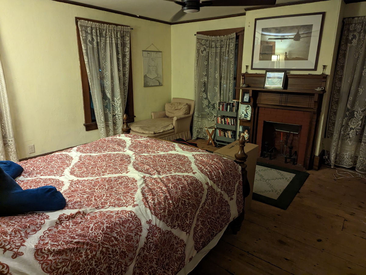3BR, 1.5 bath apartment with parking, laundry/dryer in beautiful federal home in downtown Brattlebor - Photo 6