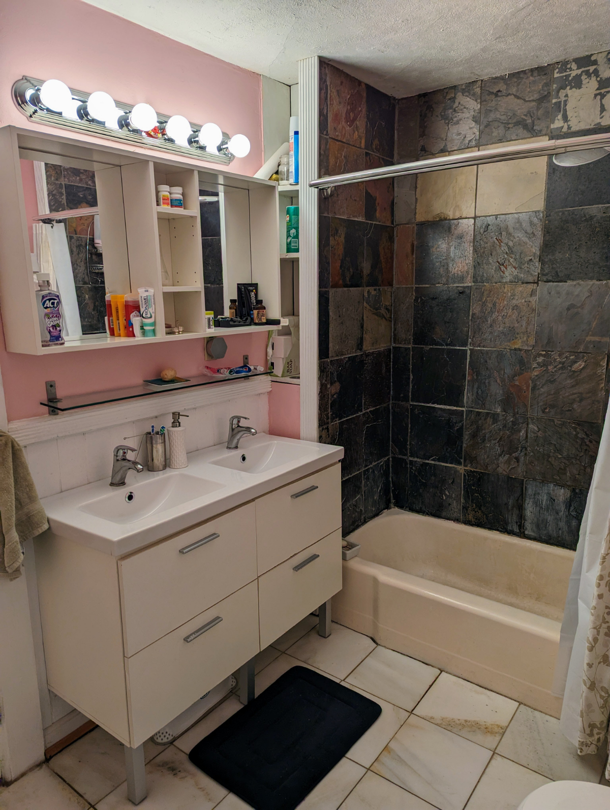 3BR, 1.5 bath apartment with parking, laundry/dryer in beautiful federal home in downtown Brattlebor - Photo 9