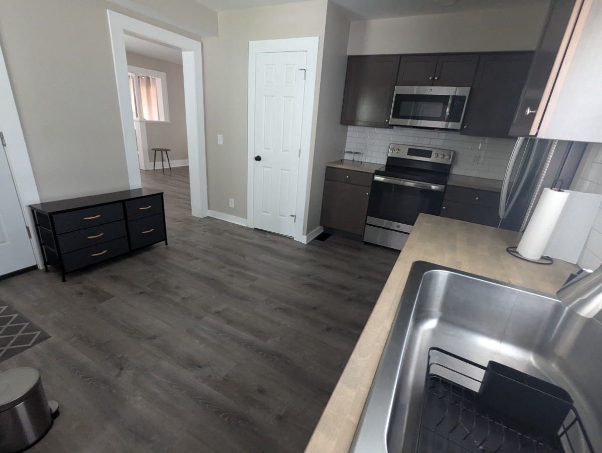 Renovated Apartment near Strong Memorial Hospital - Photo 2
