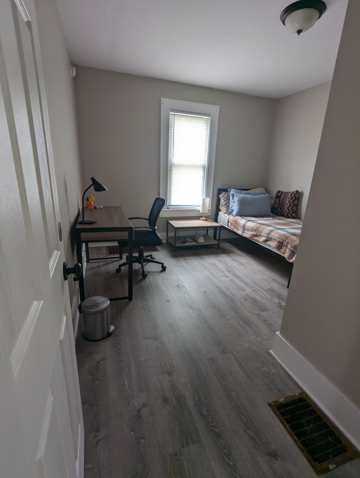 Renovated Apartment near Strong Memorial Hospital - Photo 9