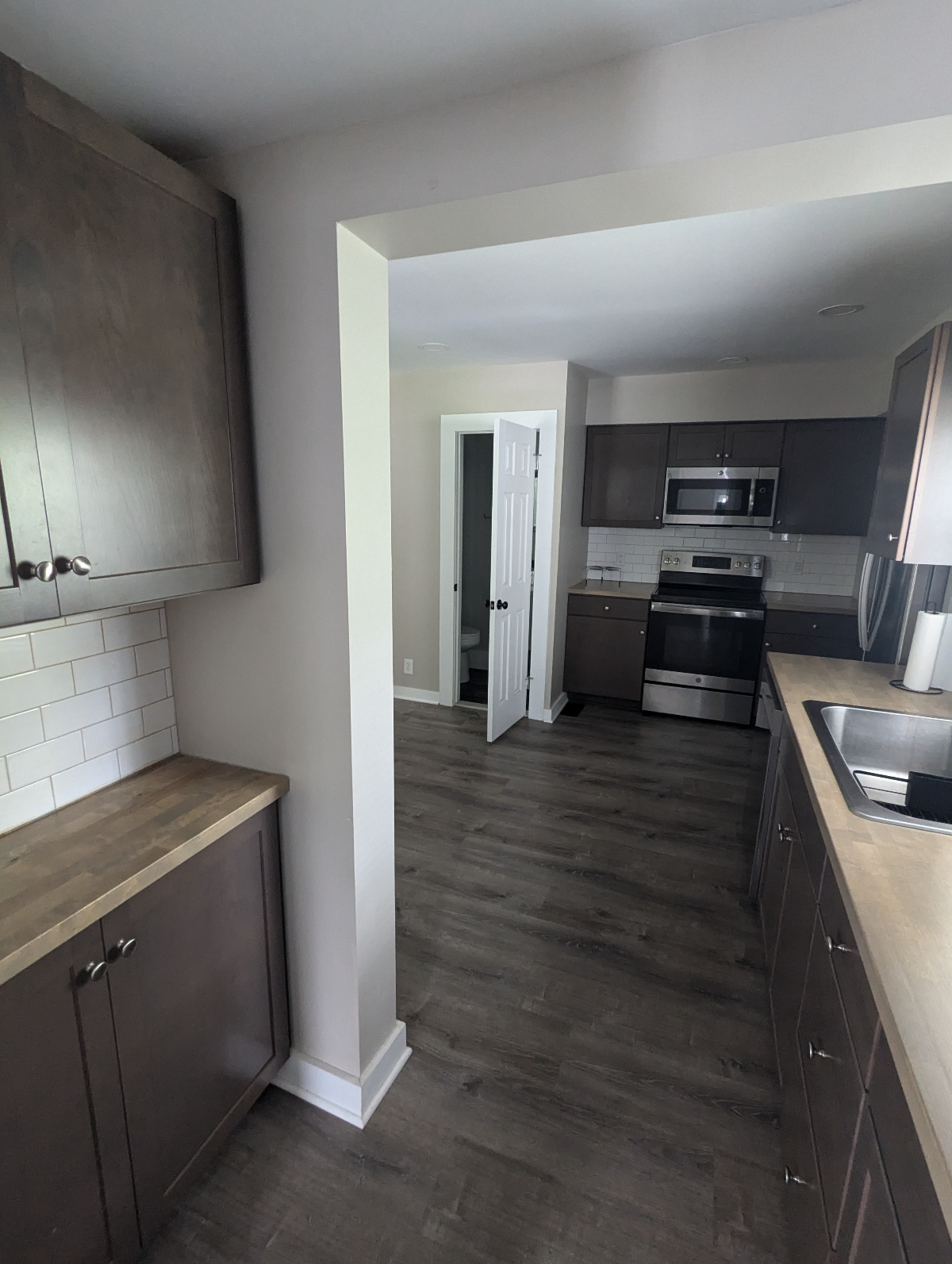Renovated Apartment near Strong Memorial Hospital - Photo 12