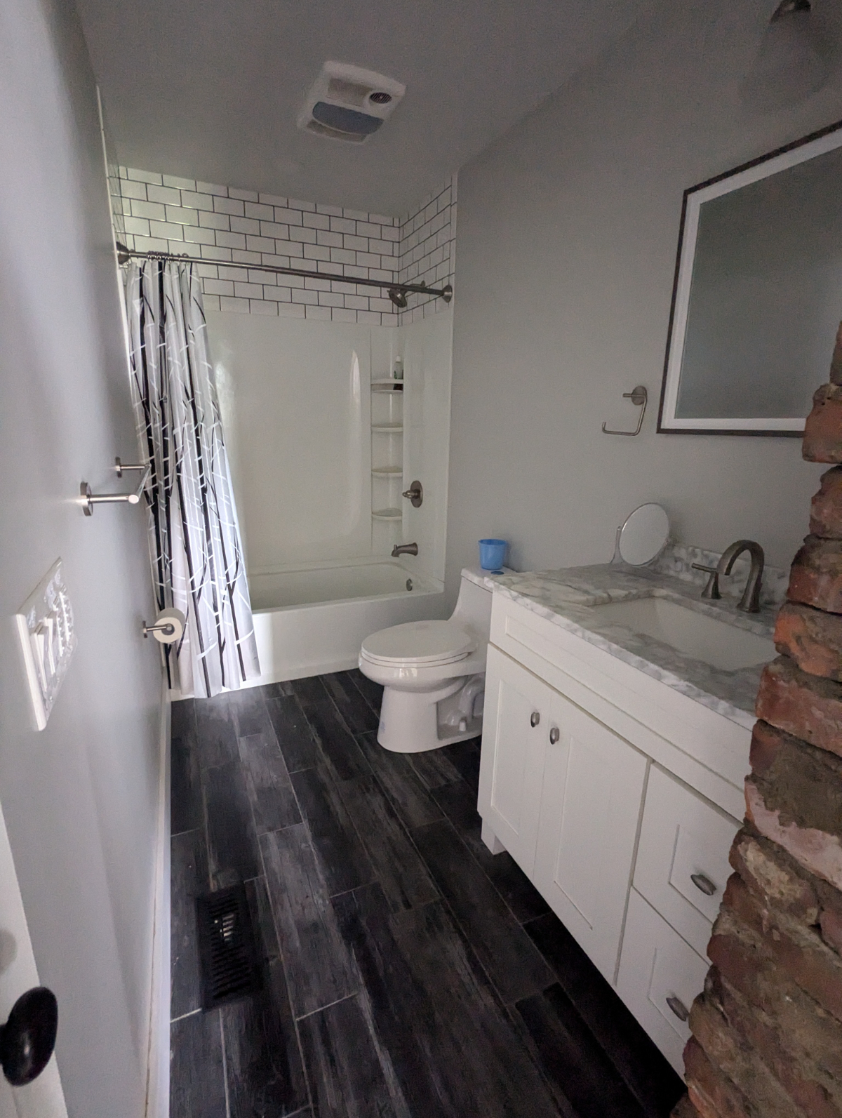Renovated Apartment near Strong Memorial Hospital - Photo 8