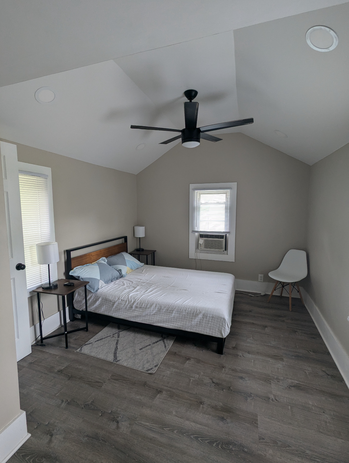 Renovated Apartment near Strong Memorial Hospital - Photo 10