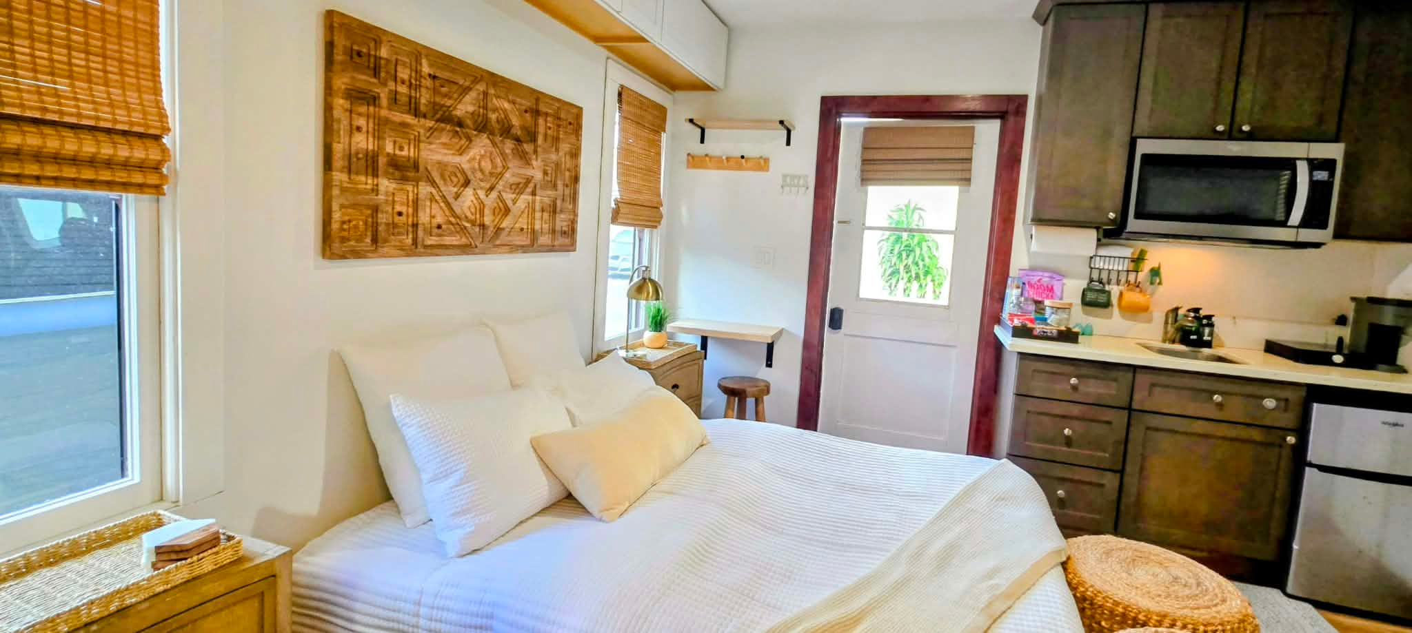 Furnished Studio in Downtown Ventura - Photo 1