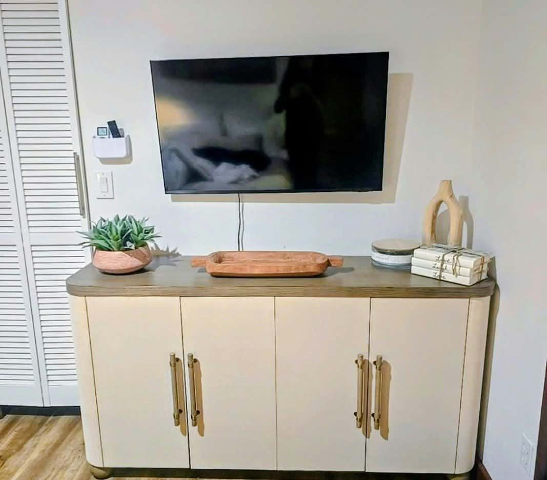 Furnished Studio in Downtown Ventura - Photo 5